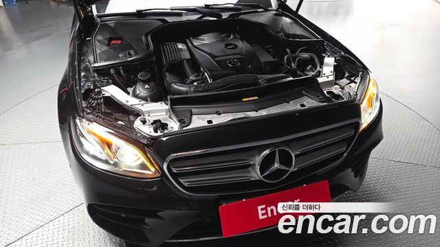 Mercedes-Benz E-Class (W213) E300 AMG Line 2017 — фото 6
