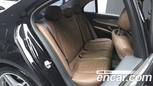 Mercedes-Benz E-Class (W213) E300 AMG Line 2017 — фото 15