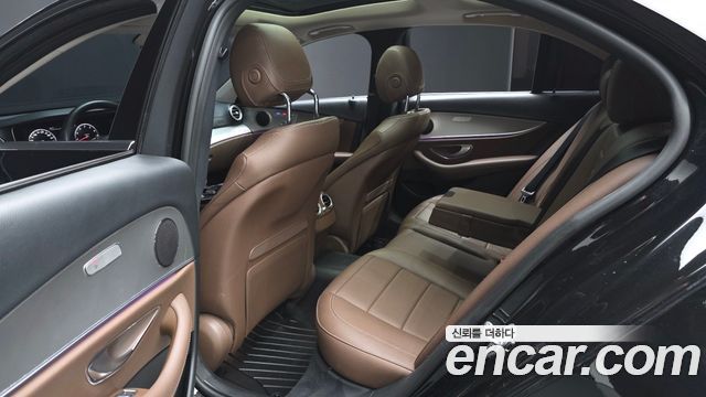 Mercedes-Benz E-Class (W213) E300 AMG Line 2017 — фото 16