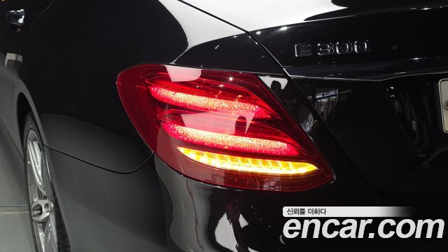 Mercedes-Benz E-Class (W213) E300 AMG Line 2017 — фото 29