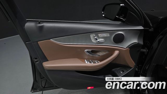 Mercedes-Benz E-Class (W213) E300 AMG Line 2017 — фото 30