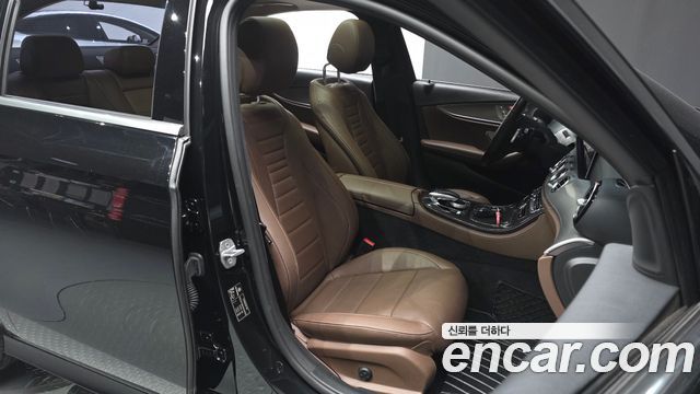 Mercedes-Benz E-Class (W213) E300 AMG Line 2017 — фото 32