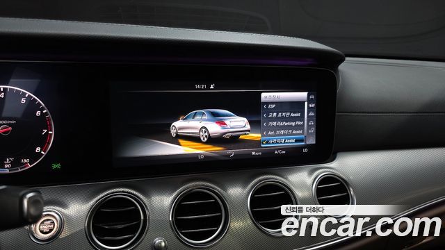 Mercedes-Benz E-Class (W213) E300 AMG Line 2017 — фото 37