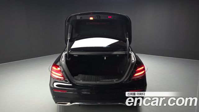 Mercedes-Benz E-Class (W213) E300 AMG Line 2017 — фото 43