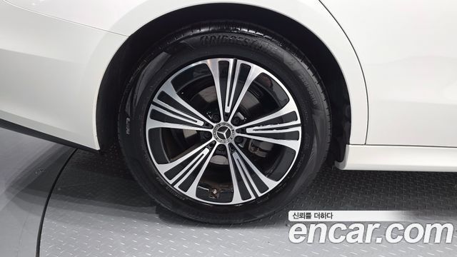 Mercedes-Benz E-Class (W214) E200 Avantgarde 2025 — фото 5