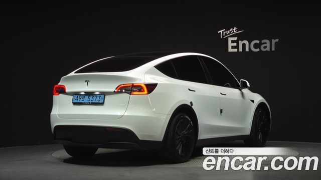 Tesla Model Y RWD 2023 — фото 2