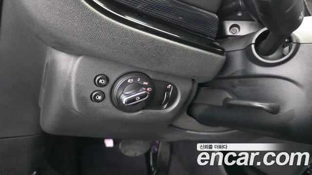 MINI Cooper D Clubman High 2nd 2018 — фото 21