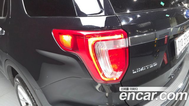 Ford Explorer 2.3 Limited 4WD 5th 2018 — фото 23