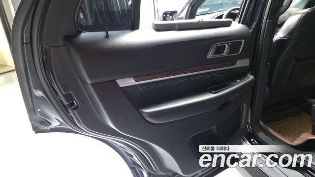 Ford Explorer 2.3 Limited 4WD 5th 2018 — фото 25