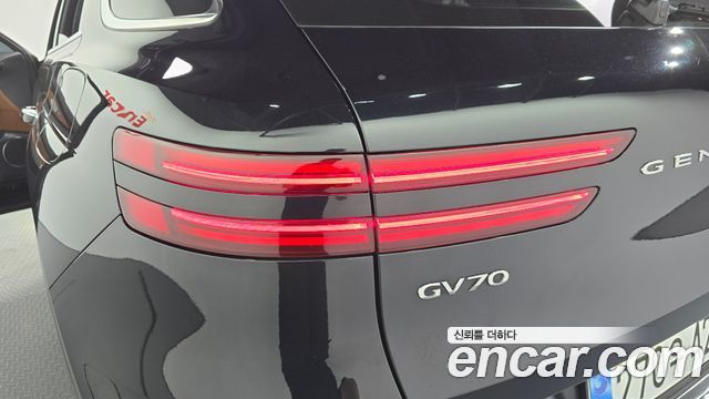 Genesis GV70 2.5T Gasoline 2WD 2024 — фото 23
