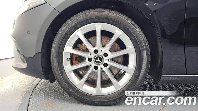 Mercedes-Benz A-Class (W177) A220 Sedan 2020 — фото 5