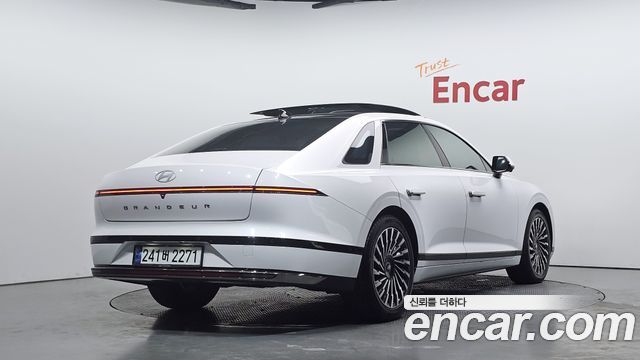 Hyundai Grandeur (GN7) 2,5 Gasoline 2WD Calligraphy 2023 — фото 2