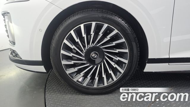 Hyundai Grandeur (GN7) 2,5 Gasoline 2WD Calligraphy 2023 — фото 5