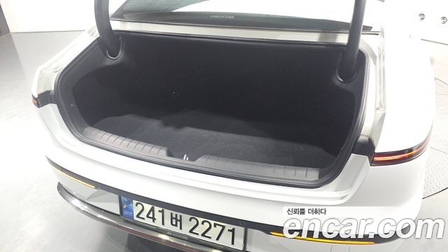 Hyundai Grandeur (GN7) 2,5 Gasoline 2WD Calligraphy 2023 — фото 37