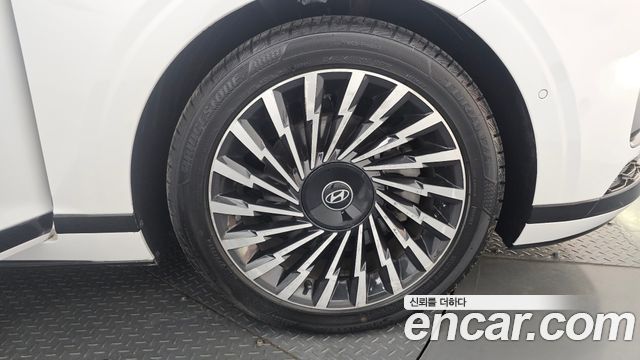 Hyundai Grandeur (GN7) 2,5 Gasoline 2WD Calligraphy 2023 — фото 39