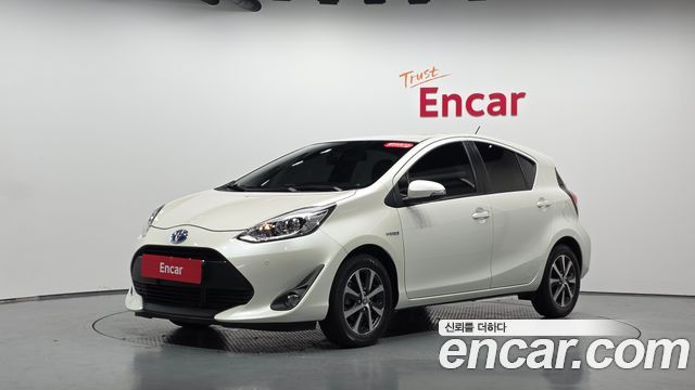 Toyota Prius C 1.5 2019 — фото 11
