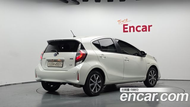 Toyota Prius C 1.5 2019 — фото 2