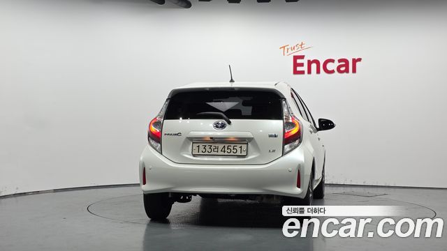 Toyota Prius C 1.5 2019 — фото 4
