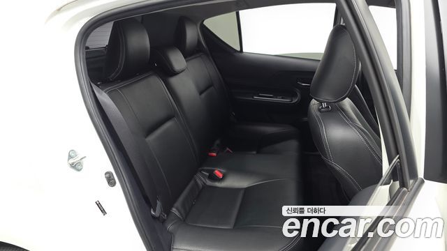 Toyota Prius C 1.5 2019 — фото 15
