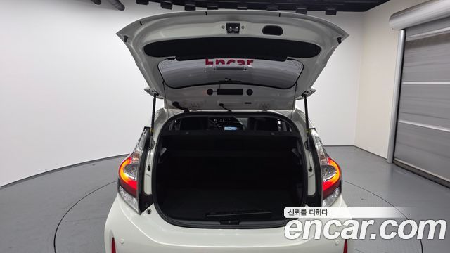 Toyota Prius C 1.5 2019 — фото 24