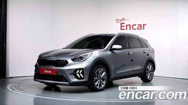 Kia Niro 1.6 HEV Signature 2022 — фото 1