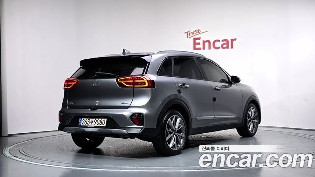Kia Niro 1.6 HEV Signature 2022 — фото 2