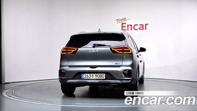 Kia Niro 1.6 HEV Signature 2022 — фото 4
