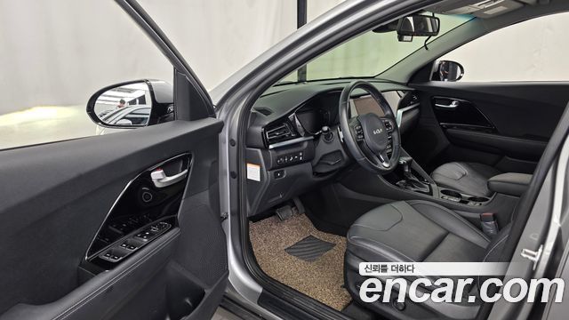 Kia Niro 1.6 HEV Signature 2022 — фото 10