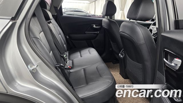 Kia Niro 1.6 HEV Signature 2022 — фото 12
