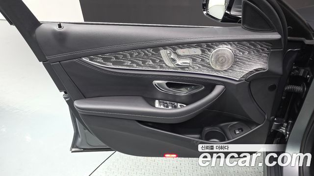 Mercedes-Benz E-Class (W213) E350 4MATIC AMG Line 2022 — фото 30