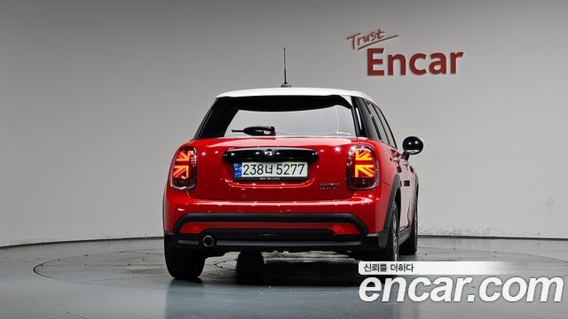 MINI Cooper 5Door Classic Third Generation 2023 — фото 4