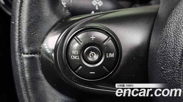 MINI Cooper D 5Door Mid 3rd 2017 — фото 19