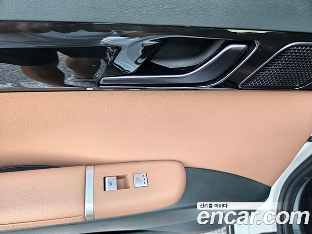 Hyundai Grandeur (GN7) 2,5 Gasoline 2WD Exclusive 2023 — фото 23
