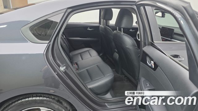 Kia K3 (II) 1.6 Prestige 2023 — фото 11