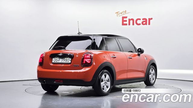 MINI Cooper 5Door Standard 3rd 2019 — фото 2