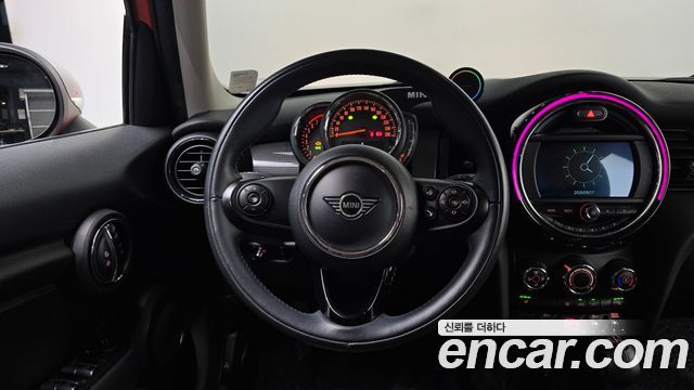 MINI Cooper 5Door Standard 3rd 2019 — фото 17