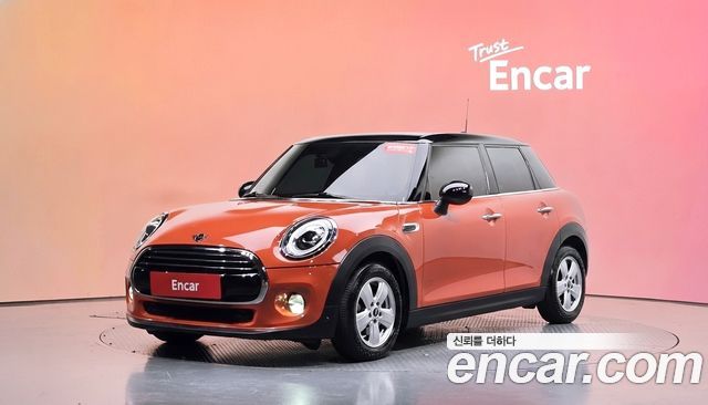 MINI Cooper 5Door Standard 3rd 2019 — фото 1