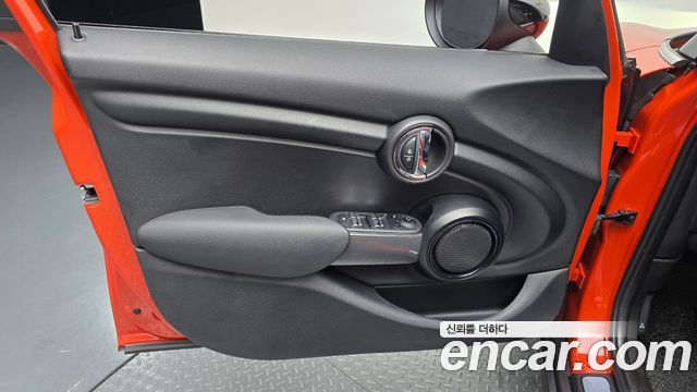 MINI Cooper 5Door Standard 3rd 2019 — фото 30