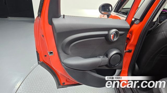 MINI Cooper 5Door Standard 3rd 2019 — фото 31