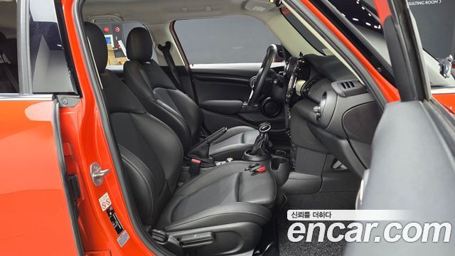 MINI Cooper 5Door Standard 3rd 2019 — фото 32