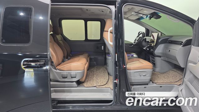 Hyundai Staria L3.5 Lounge 7-Seater Inspiration 2022 — фото 19