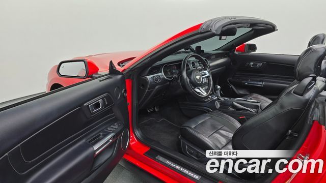 Ford Mustang Convertible 2020 — фото 10