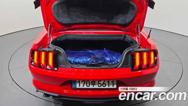 Ford Mustang Convertible 2020 — фото 30