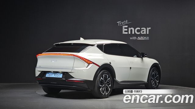 Kia EV6 Long Range Light 2023 — фото 2