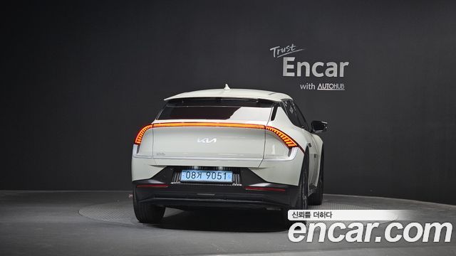 Kia EV6 Long Range Light 2023 — фото 4