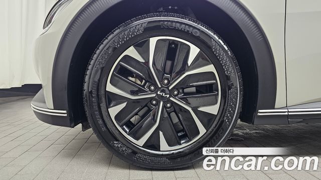 Kia EV6 Long Range Light 2023 — фото 5
