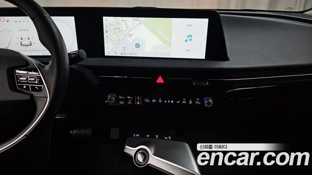 Kia EV6 Long Range Light 2023 — фото 13