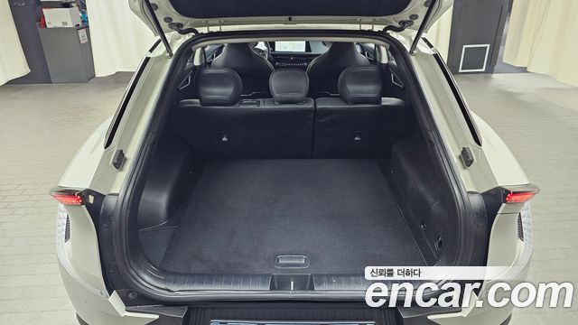 Kia EV6 Long Range Light 2023 — фото 16