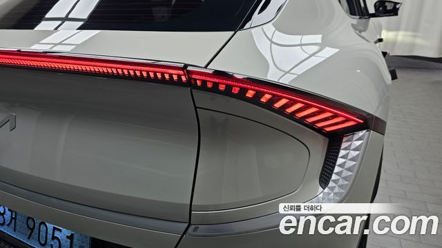 Kia EV6 Long Range Light 2023 — фото 23