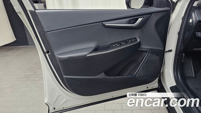 Kia EV6 Long Range Light 2023 — фото 24